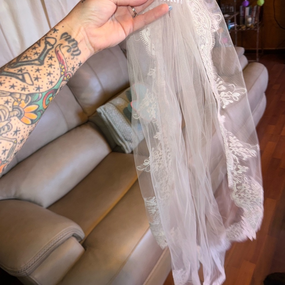 Elegant White Wedding Dress - Picture 11 of 13